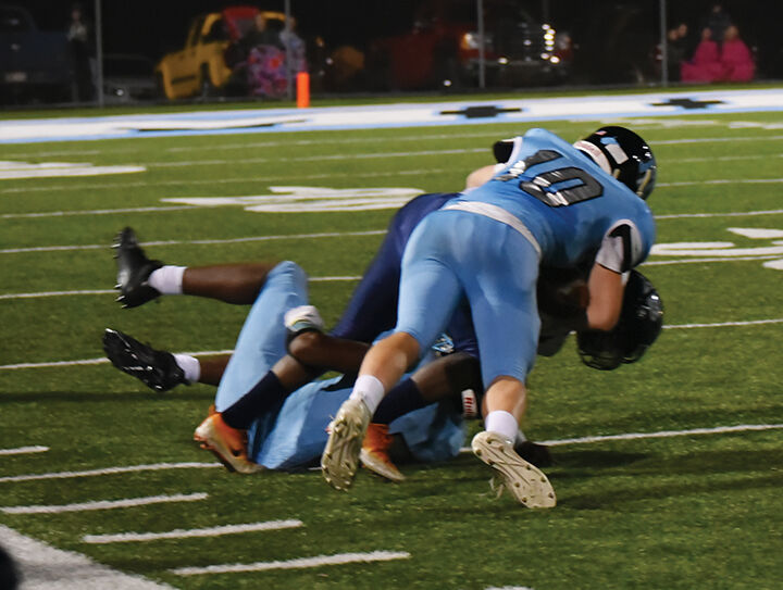 10-2 mingo devin hatfield tackle.jpg